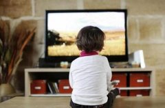 让小孩子看电视,但要坚守四个原则