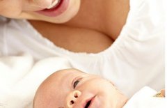 试管宝宝出生后，是母乳喂养or奶粉好呢？