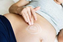 怀孕中期肚子摸起来硬邦邦的能看出怀的是男孩女孩吗？