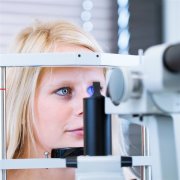 预防近视矫正手术后常见的几种后遗症