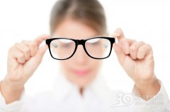 长期戴眼镜导致眼睛变形怎么办？